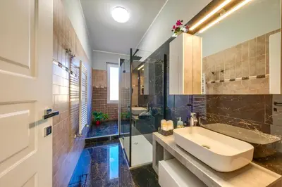 Bagno di T&F HOUSE Comfortable Apartment with Private Parking