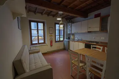 Cucina o angolo cottura di Traditional Florentine 1BR apartment close to Piazza Santa Croce