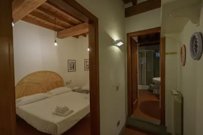 Letto o letti in una camera di Traditional Florentine 1BR apartment close to Piazza Santa Croce