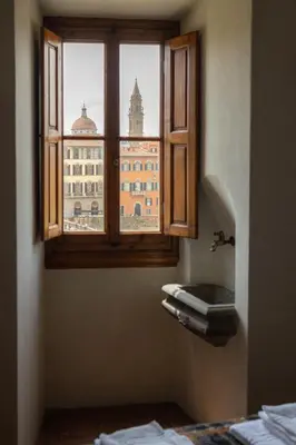 Letto o letti in una camera di Old Bridge large and unique artful apartment with elevator