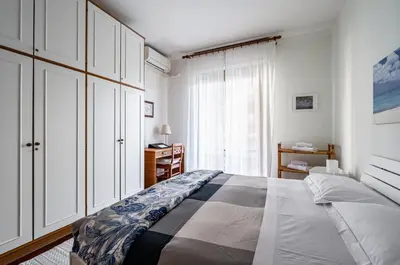 Letto o letti in una camera di GuestHost - Visarno & University Roomy Flat x6 with Parking