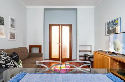 TV o dispositivi per l'intrattenimento presso GuestHost - Visarno & University Roomy Flat x6 with Parking