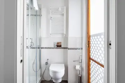 Bagno di GuestHost - Visarno & University Roomy Flat x6 with Parking