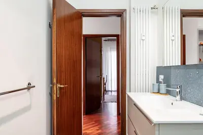 Bagno di GuestHost - Visarno & University Roomy Flat x6 with Parking