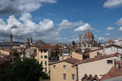 Vista generica su Firenze o vista sulla città dall'interno dell'appartamento