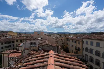 Vista generica sulle montagne o vista sulle montagne dall'interno dell'appartamento
