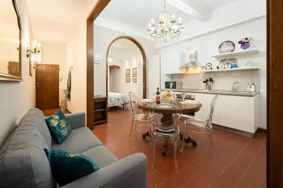 Cucina o angolo cottura di Keys of Italy - Allegri 11 - 2 bedrooms Nearby Santa Croce