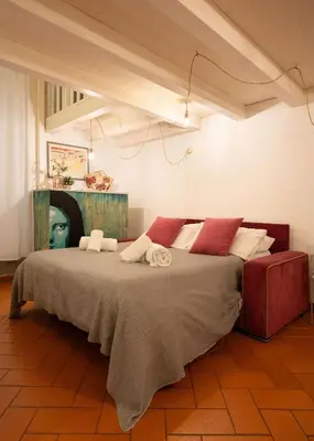 Letto o letti in una camera di Keys of Italy - Laura 34 - Monolocale soppalcato centrale e silenzioso