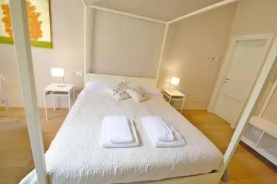 Letto o letti in una camera di Keys of Italy - Albero 15 - Big and Small apt by Train station 2nd floor