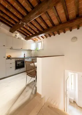 Cucina o angolo cottura di Keys of Italy - Maytreya - Albero 2 - Train station two bedroom flat 2nd floor