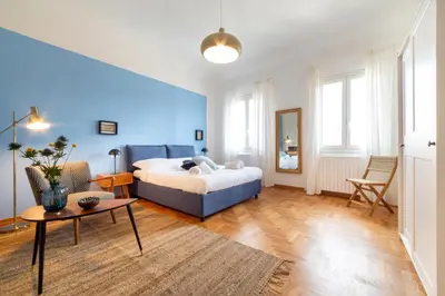 Letto o letti in una camera di La casa del murales per 6 persone vicino al mercato