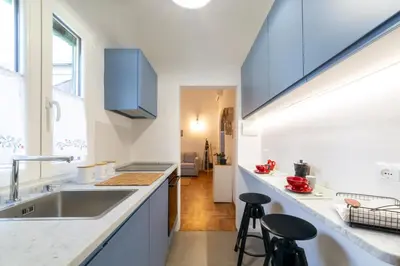 Cucina o angolo cottura di La casa del murales per 6 persone vicino al mercato
