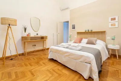 Letto o letti in una camera di La casa del murales per 6 persone vicino al mercato