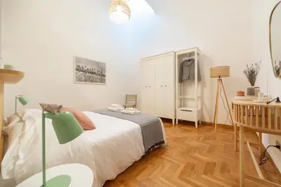 Letto o letti in una camera di La casa del murales per 6 persone vicino al mercato