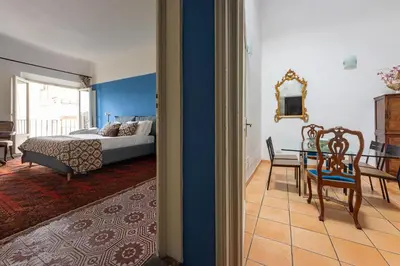 Letto o letti in una camera di Angelica House