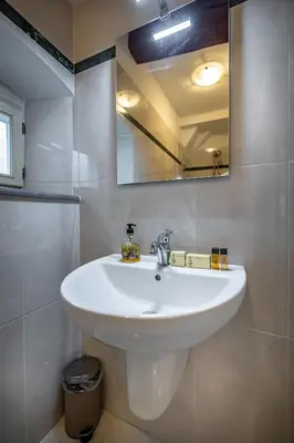 Bagno di YID Agnolo three bedroom apartment in Florence