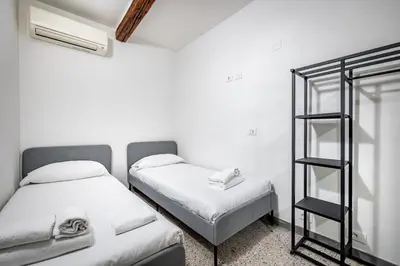 Letto o letti in una camera di YID Agnolo three bedroom apartment in Florence
