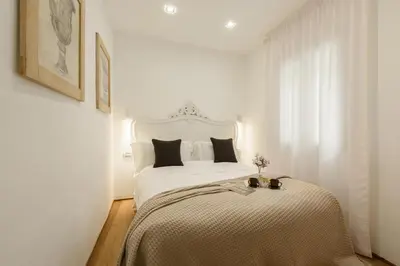 Letto o letti in una camera di Don Giovanni by Mmega