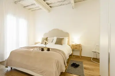 Letto o letti in una camera di Don Giovanni by Mmega