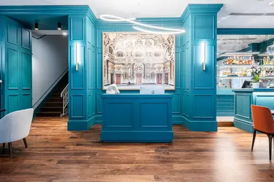 Salone o bar di Glimpse Hotel