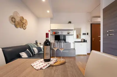 Cucina o angolo cottura di Keys of Italy - PorteNuove 18 - PN1 - Train station, one bedroom flat 2 to 4 guests