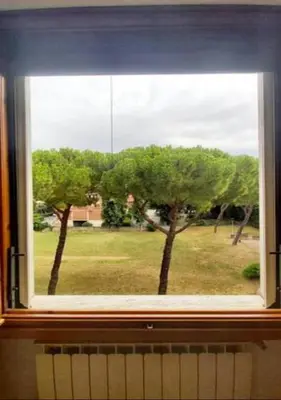 Giardino di JF Yellow Room - ideal location away from the crowds and close to the tramline stop - only female guests or couples