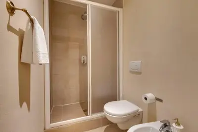 Bagno di Golden House