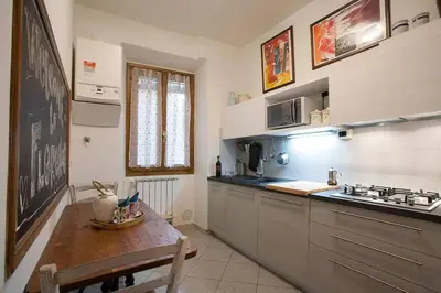 Cucina o angolo cottura di Keys of Italy - Faenza 5 - 3 bedrooms apartment in Florence's center