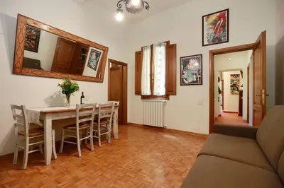 Area soggiorno di Keys of Italy - Faenza 5 - 3 bedrooms apartment in Florence's center