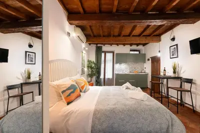 Letto o letti in una camera di Keys of Italy - San Frediano 38 - Monolocale silenzioso in Oltrarno