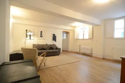 Area soggiorno di Keys of Italy - Sprone 15 - 2 bedroom family apartment by Ponte Vecchio