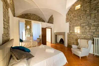 Area soggiorno di Keys of Italy - Borgo SSApo 13 - Deluxe 2 Family Apts by Ponte Vecchio