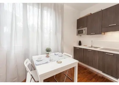 Cucina o angolo cottura di Bilocale moderno con giardino e parcheggio gratuito a Firenze sud