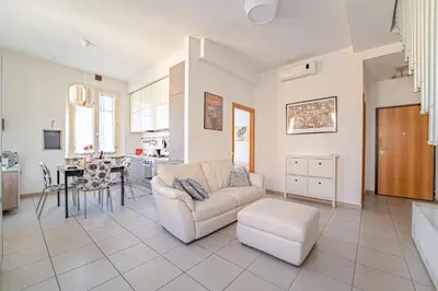 Area soggiorno di Mosse Bridge Apartment by Mamo Florence