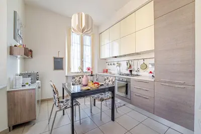 Cucina o angolo cottura di Mosse Bridge Apartment by Mamo Florence