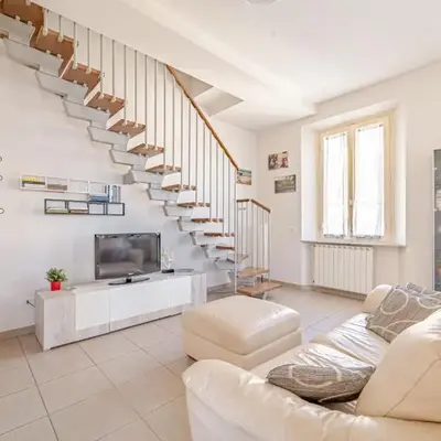 Mosse Bridge Apartment by Mamo Florence