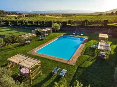 Piscina di Agriturismo Fattoria di Sommaia o nelle vicinanze
