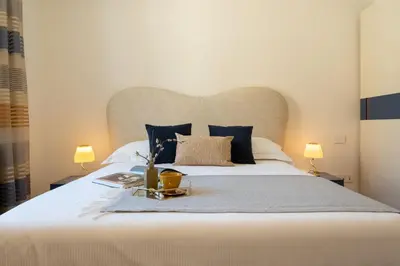 Letto o letti in una camera di Apartments Florence - Grant Palagio 1 bedroom in Duomo