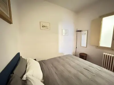 Letto o letti in una camera di Ponte Vecchio View Apartment by FlorenceHospitality com