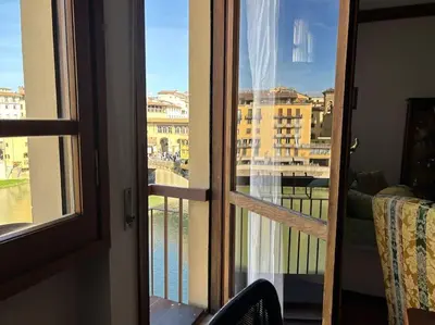 Balcone o terrazza di Ponte Vecchio View Apartment by FlorenceHospitality com