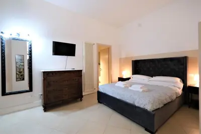 Letto o letti in una camera di Wine Apartments Florence Amarone