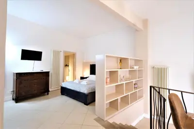 Letto o letti in una camera di Wine Apartments Florence Amarone