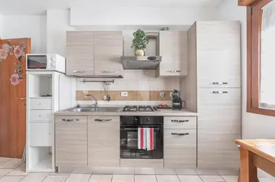 Cucina o angolo cottura di GuestHost - La Nicchia dei Papi - Visarno Arena Lovely Apt