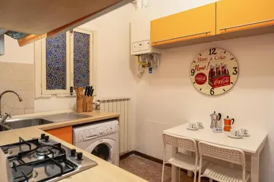 Cucina o angolo cottura di Autunno a Firenze, 2 camere vicino Duomo e Wi-Fi