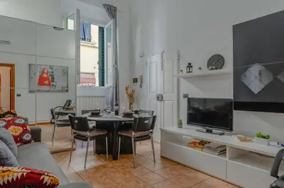 TV o dispositivi per l'intrattenimento presso Autunno a Firenze, 2 camere vicino Duomo e Wi-Fi