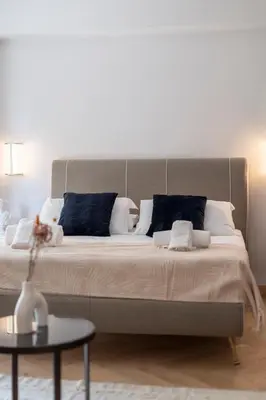 Letto o letti in una camera di The Old Palace- Luxury Suites Signoria