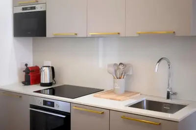 Cucina o angolo cottura di Hidden Gem with Private Garden