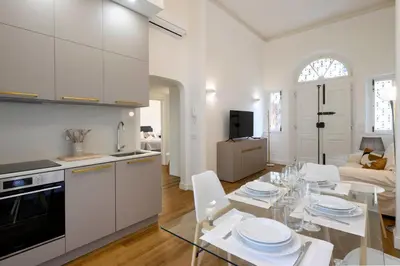 Cucina o angolo cottura di Hidden Gem with Private Garden