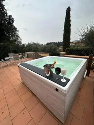 Piscina di YiD Cozy House in Fiesole with Jacuzzi o nelle vicinanze