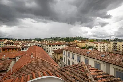 Vista generica su Firenze o vista sulla città dall'interno dell'appartamento
